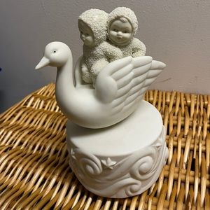 Department 56 Swan music box